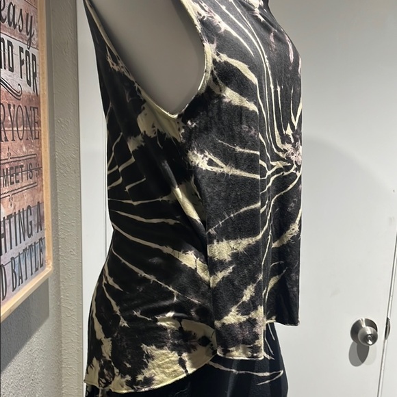 Black and White Spiral Tie-Dye Tank Top - Picture 9 of 16